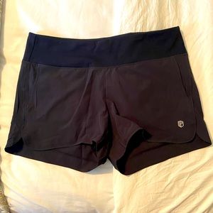 NWT black Born Primitive shorts Sz L